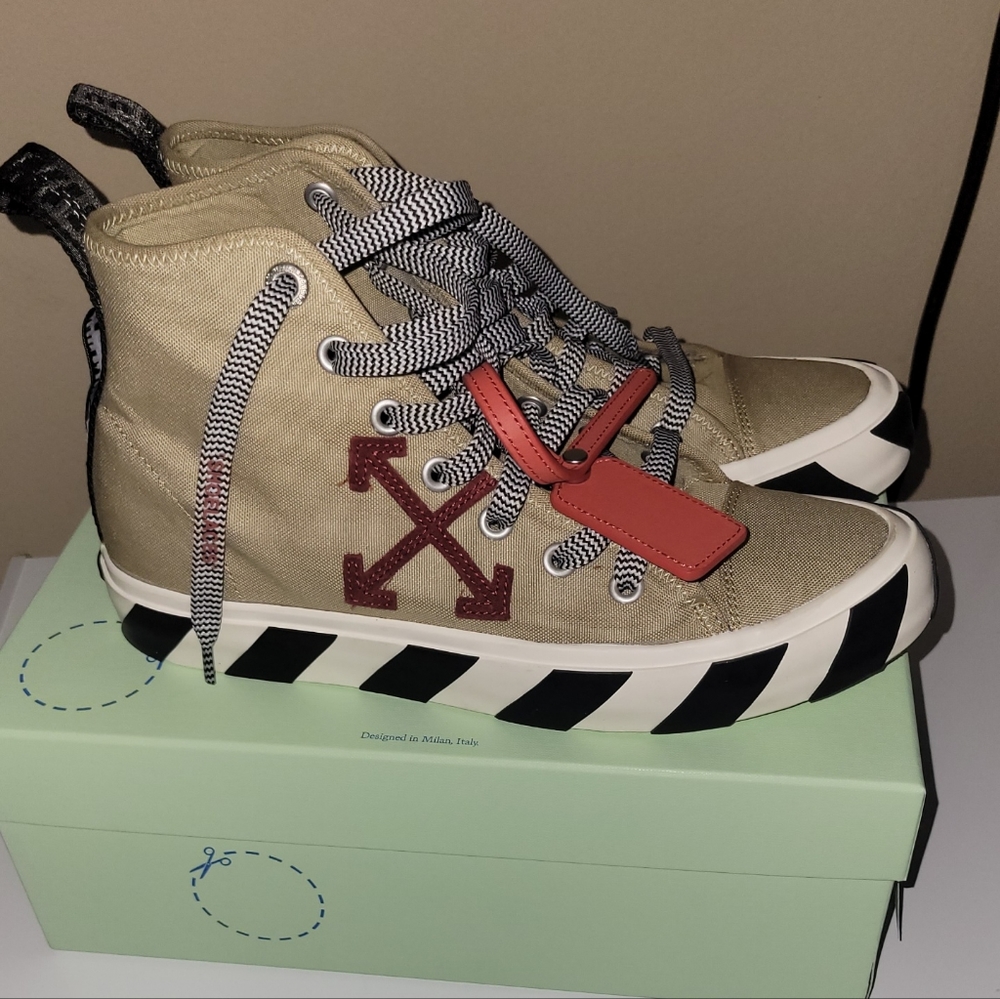 Off-white - Picture 2 of 4